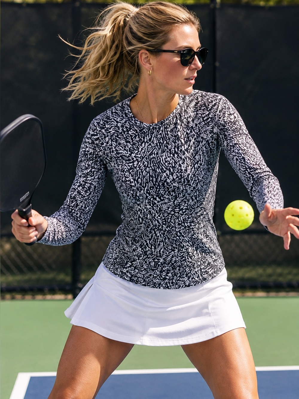 ATHLETA Black and White Moisture Wicking Athleisure Performance Tee, S - Picture 1 of 10